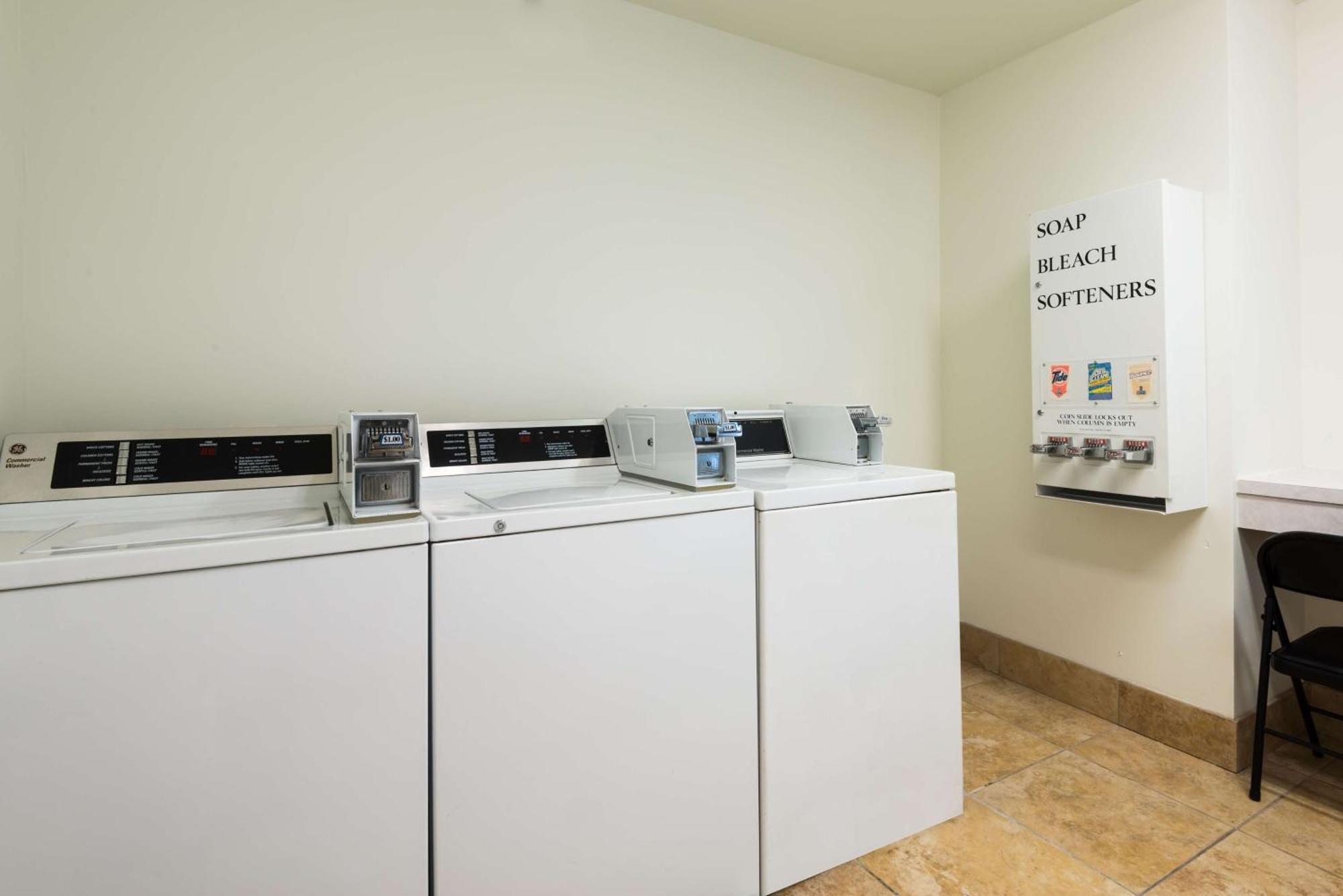 Larkspur Landing Extended Stay Suites St Louis Riverport Maryland Heights Bagian luar foto
